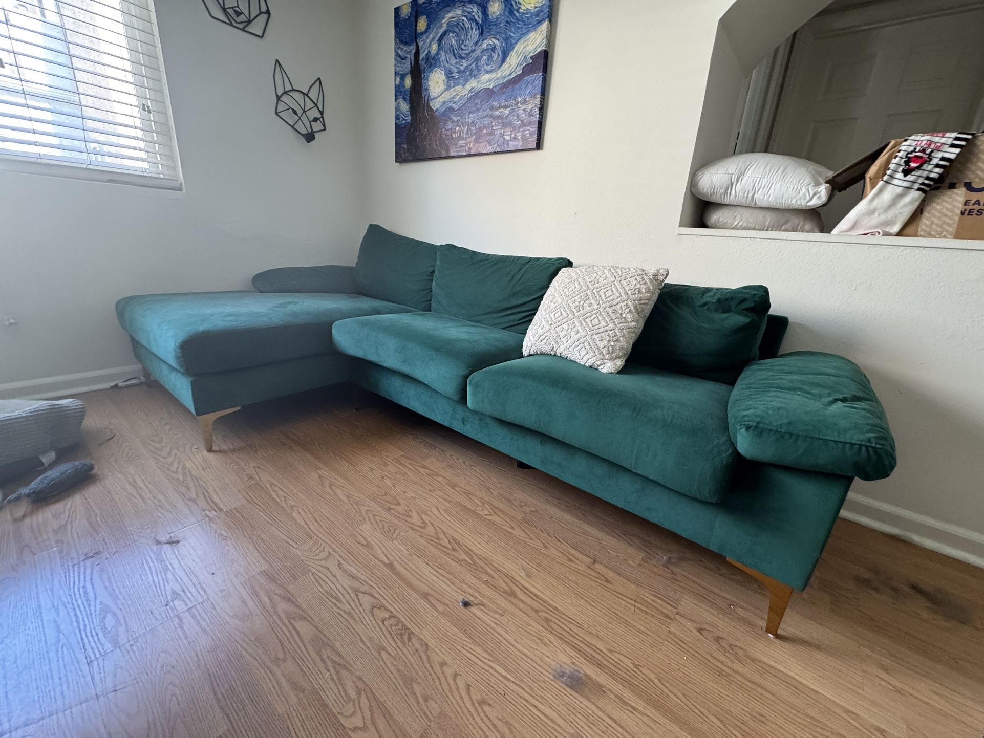 Medium sectional couch