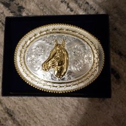 Belt Buckle.  Horse Head. Beautiful! Montana Silversmiths. 