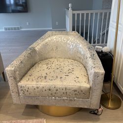 Marseille Swivel Chair In Cowhide