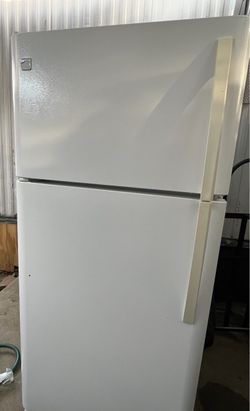 Kenmore Top-Freezer Refrigerator White