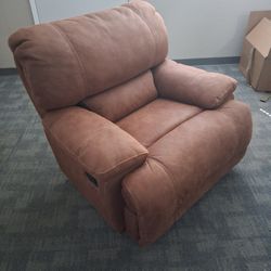 Wide Classic Rocker Recliner