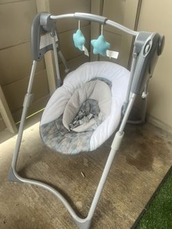 Graco Slim Spaces Compact Baby Swing