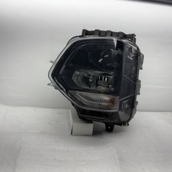 19-20 Hyundai Santa Fe Driver Side LT Headlight OEM 