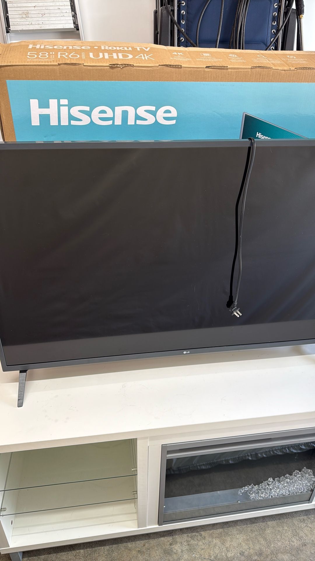 LG TV 45” 