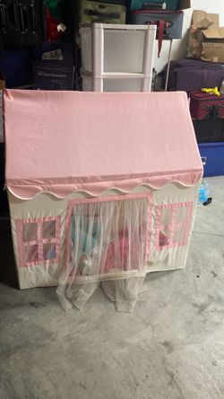 Little girl tent