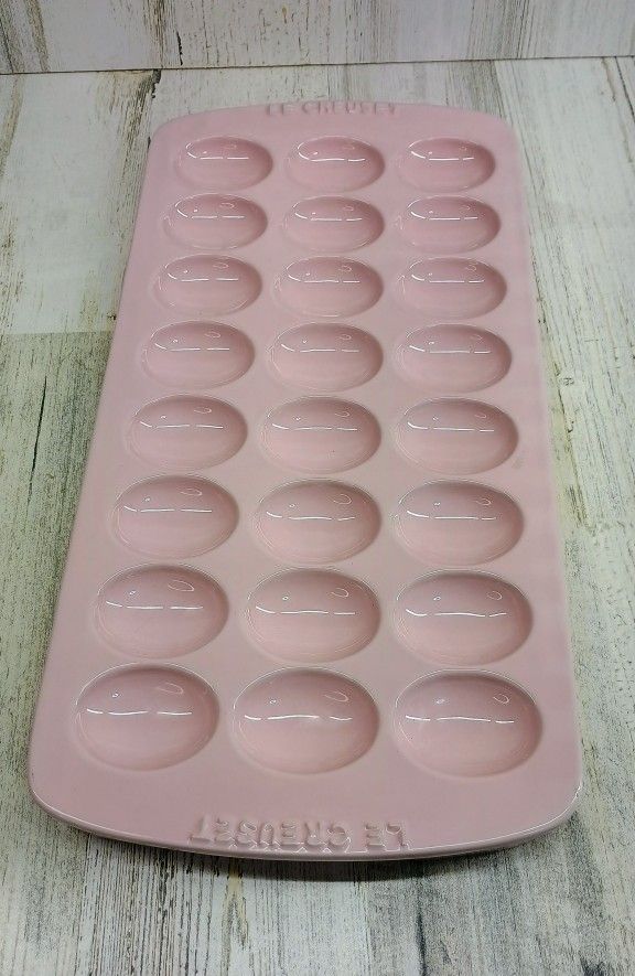 Le Creuset Pink Stoneware 24 Deviled Eggs Tray