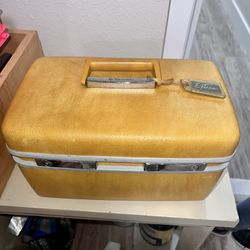 Vintage 1970s Train Case Midcentury Samsonite Yellow Gold Cosmetic Makeup Luggage with Key