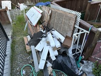 Wood From Deck / Old Hand Railing And Scraps From Newer Railing/deck Free
