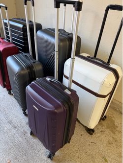 Lot of 6 luggage’s 🚨Need to be gone before SUNDAY ‼️