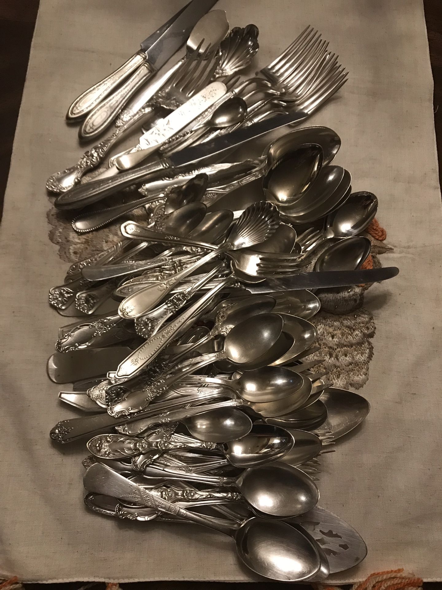 Assorted silverplated silverware