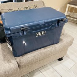 Yeti Navy 45 Tundra Cooler (Brand new)