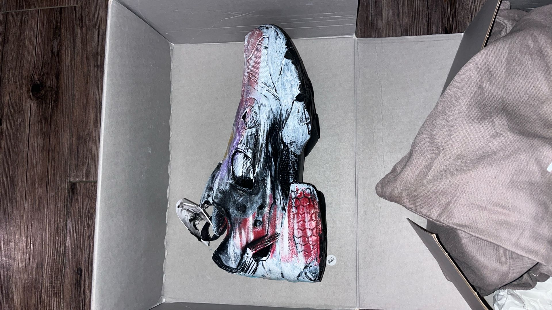 Vetements Reebok size US 7 1/2