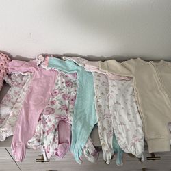 Baby girl clothes  size 6 months