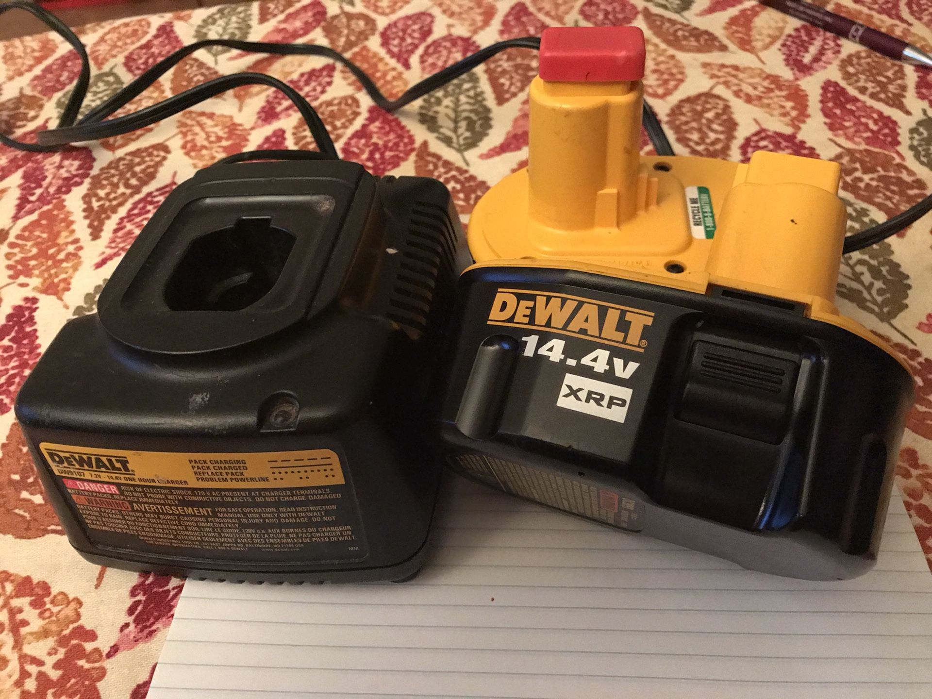 1 Cargador Y 2 Baterias Dewalt Exelente Condicion