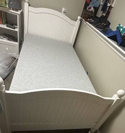 Pottery Barn White Twin Bed Set