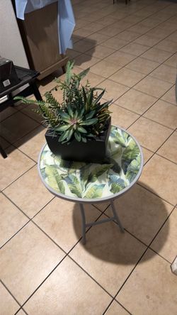 Leave patio table