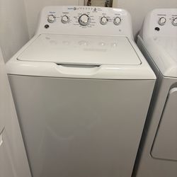 GE 4.6 cu. ft. Top load washer - Great condition
