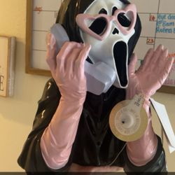 Viral ghost face statue 