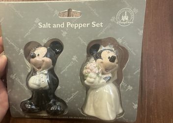 Micky And Minnie Salt And Pepper Set