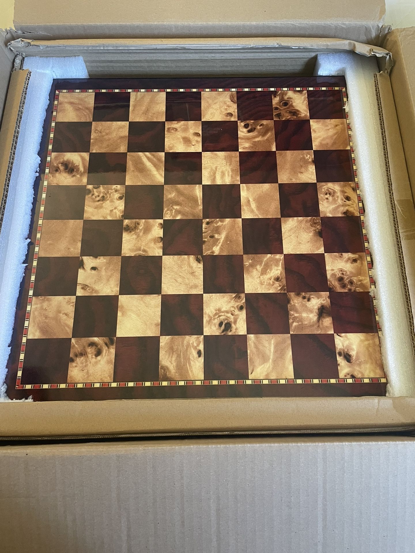 Brand New Premium 18 Inch Chess Set With 4 1/4 Size Chess Pieces