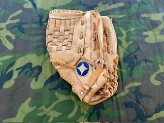 Spalding Competition Series Leather Fielders Glove Right Hand Throw