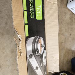 3  2.5 Quart Oval Crock Pot