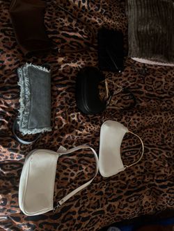 6 hand bags / cross body bags