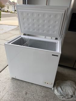 Thomson Chest Freezer White