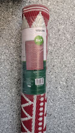 Outdoor Area Rug 5'x7' **NEW**