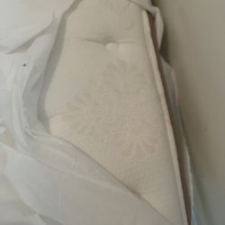 Full-size white bedroom set With Mattress