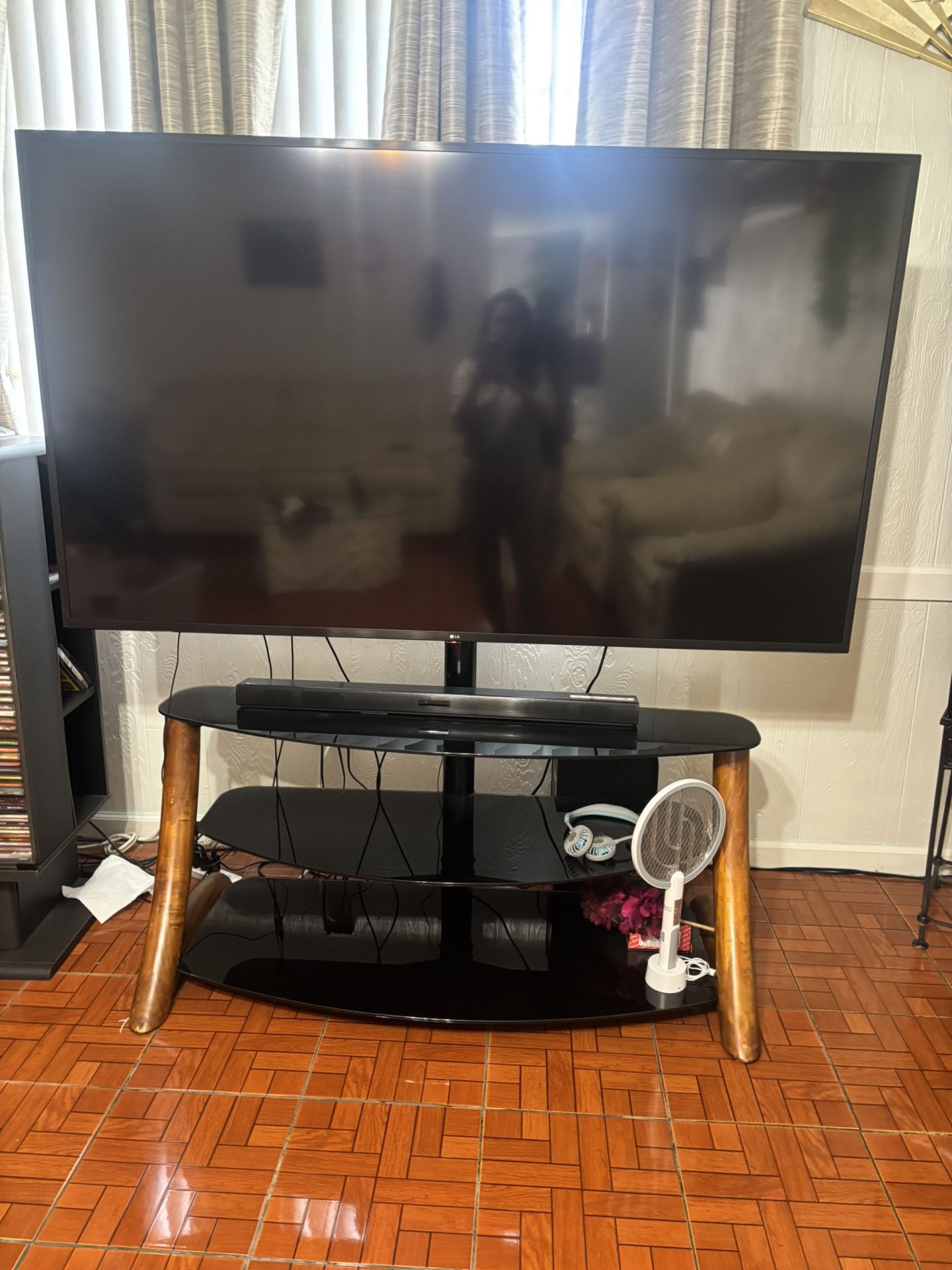 LGTV 70 Inch Like New Cause I Don’t Use It