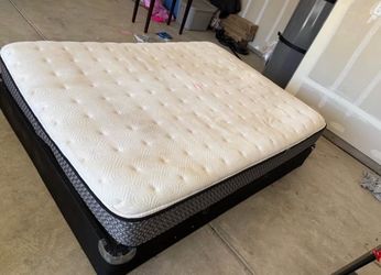 Queen mattress and boxspring