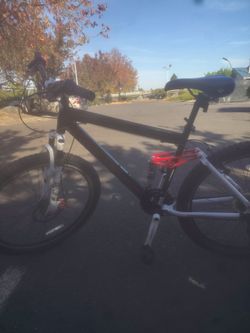 Genesis V2100 full-suspension