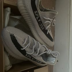 DS Yeezy 350 v2 slate size 10
