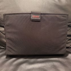 TUMI Black Laptop/Document Padded Sleeve Pouch – NWOT