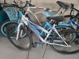 Woman's huffy bike