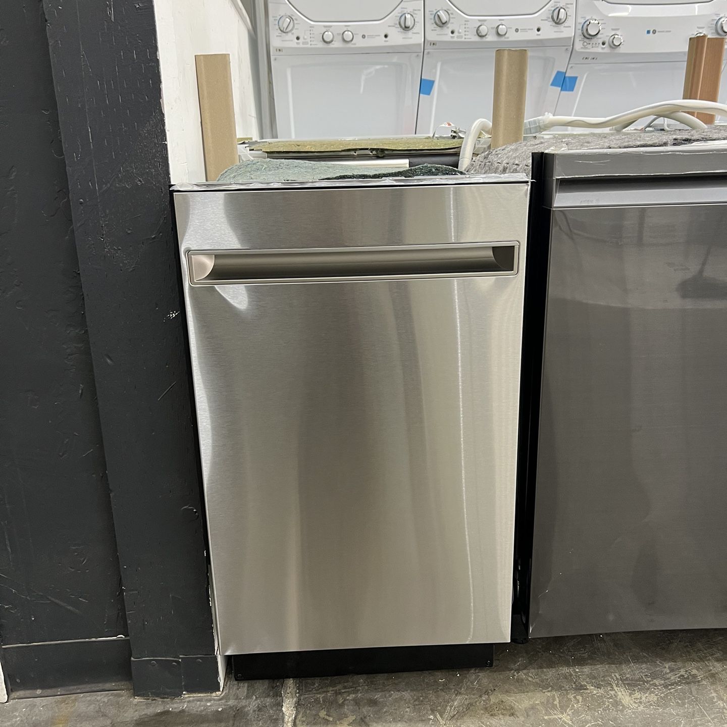 Studio size Haier by GE 18 inch dishwasher compact size 
