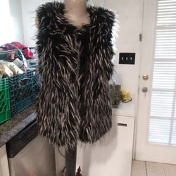 just like new faKe fur vest