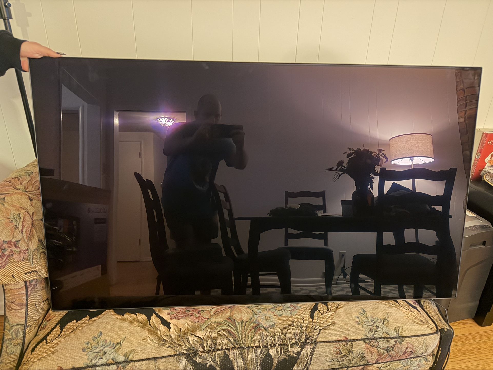 LG OLED 55 TV + Wall Mount; OLED55C8PUA