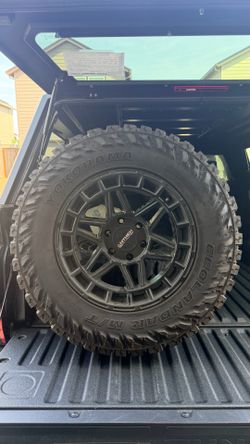 Tire with Anthem Off-Road Rim