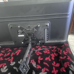 Insignia 43” Fire T.v With Remote Control 