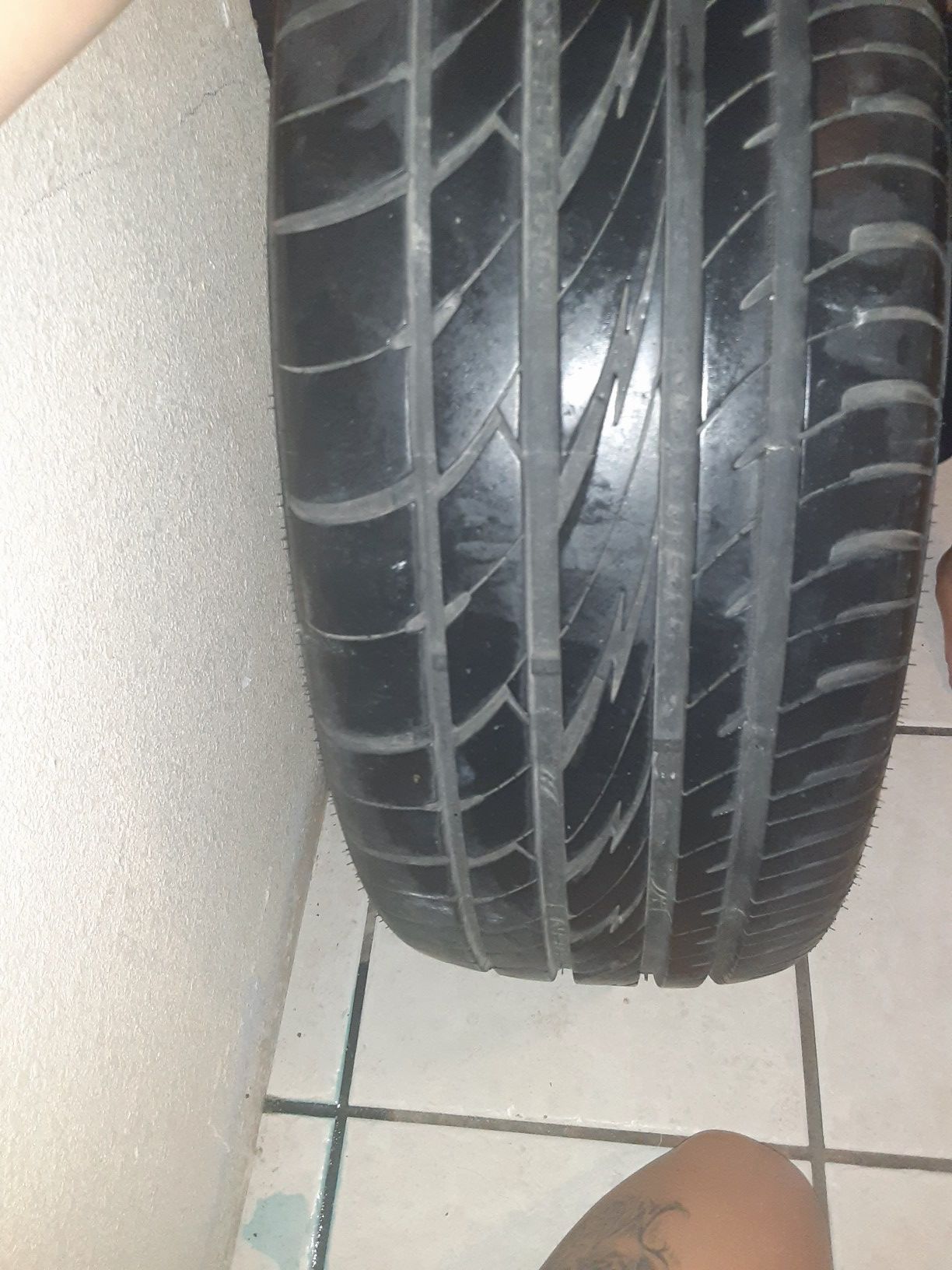 AVE UNIVERSAL RIMES NEW TIRES 18s