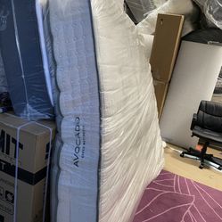 Brand New King Size Organic Avocado Green Mattress!