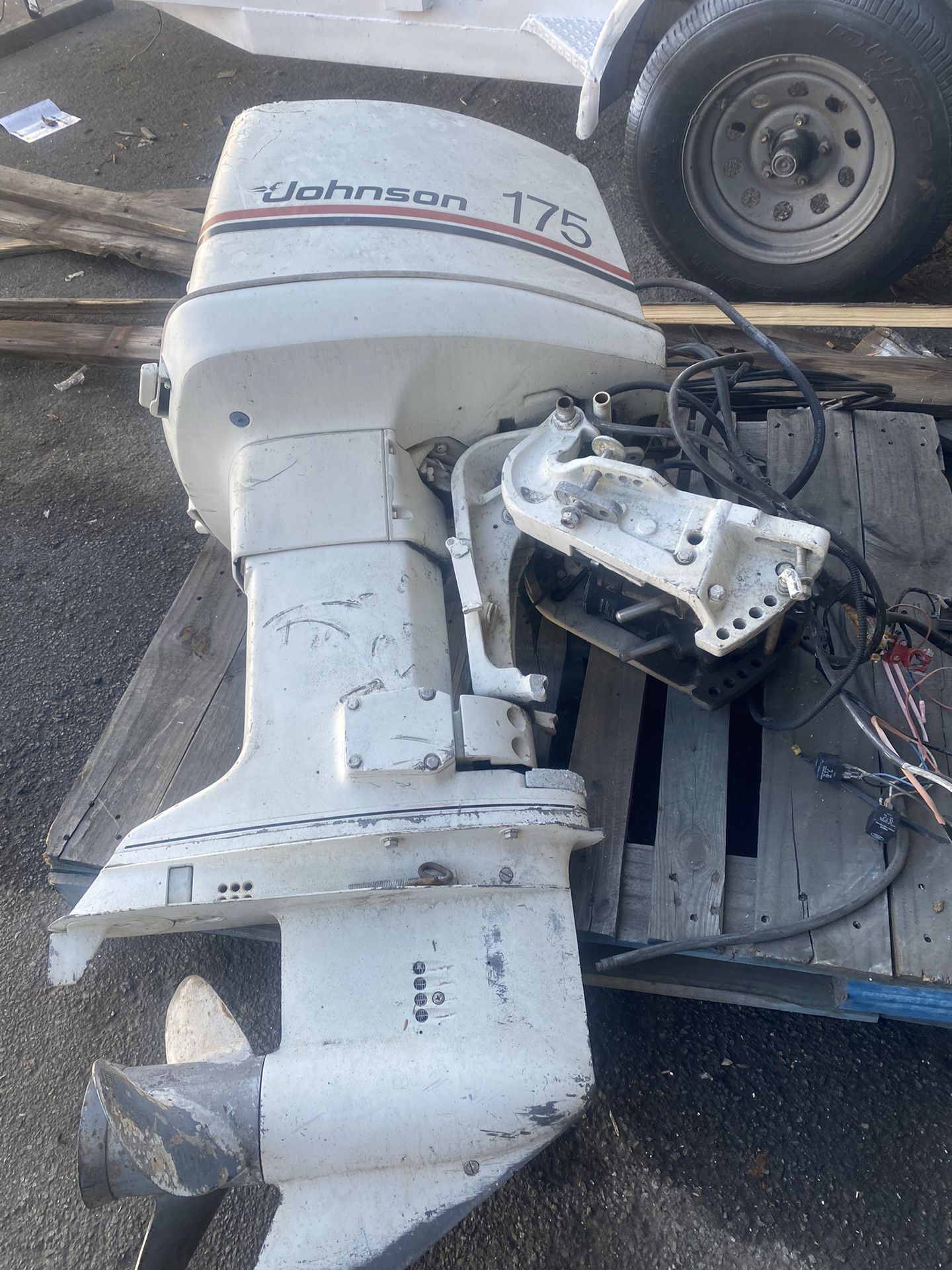 Outboard Johnson 175 V6 Boat Motor Engine