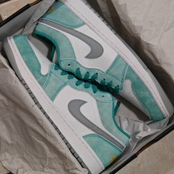 NEW Jordan 1 Low Size 9 Mens  