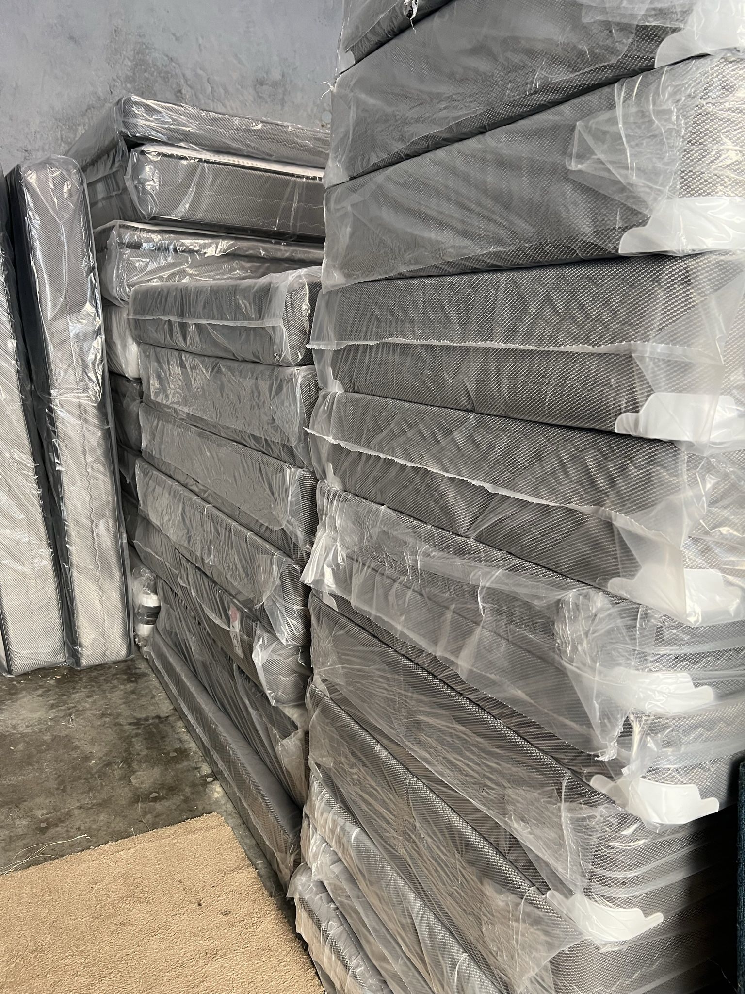 Mattresses: twin full  queen regular  Colchon Nuevo Colchones plush or pillow top available cama bed mattress