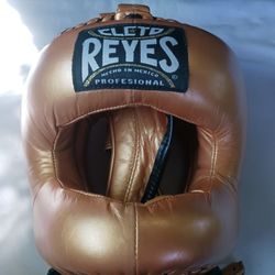 Cleto Reyes Boxing Headgear Gold And Fairtex Black/White Shinpads Bundle