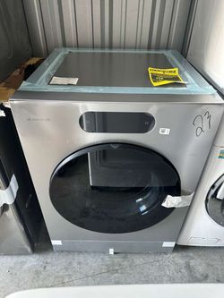 New LG - SIGNATURE 5.8 Cu. Ft. High-Efficiency Stackable Smart Front Load Washer with Steam (JUMBO )