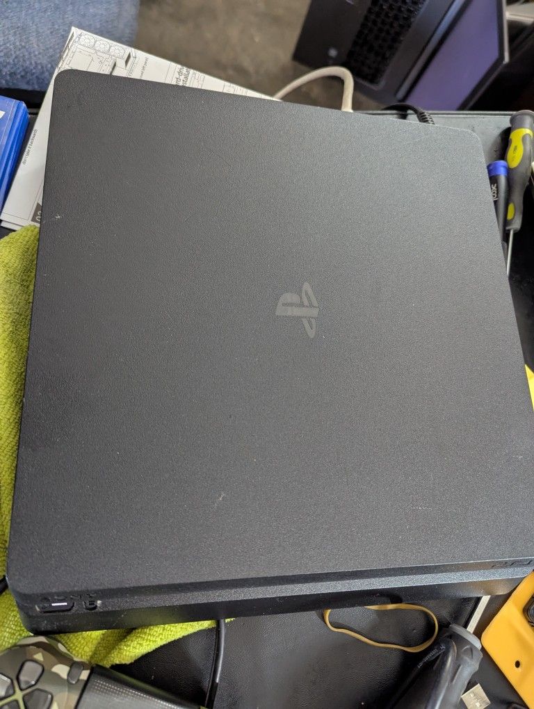 PS4 Slim 1TB Bundle with 3 Controller 3 Games. Factory reset Done and Ready for New User .