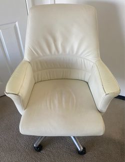 Zuri Furniture Geffen Leather Executive Chair - White - Swivel & Rocking